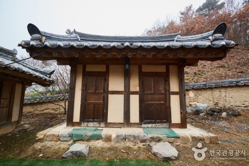 Yangsodang House (안동김씨종택 양소당)[한국관광품질인증제/ Korea Quality] (2/13)