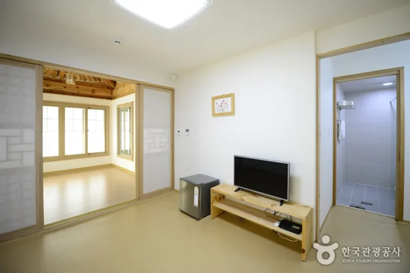 Gangneung City Hall (Gangneung Ojuk Hanok Village) (강릉시청(강릉오죽한옥마을))[한국관광품질인증제/ Korea Quality] (4/13)