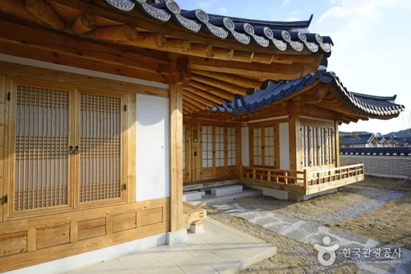 Gangneung City Hall (Gangneung Ojuk Hanok Village) (강릉시청(강릉오죽한옥마을))[한국관광품질인증제/ Korea Quality] (5/13)