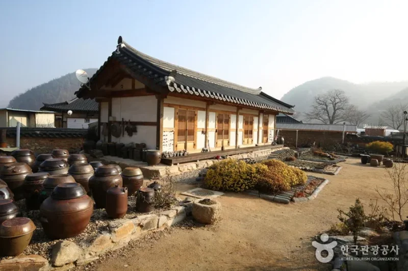 The Old House of Cheongwon (Cheongwondang) (청원당)[한국관광품질인증제/ Korea Quality] (1/12)