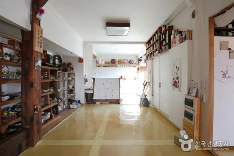 The Old House of Cheongwon (Cheongwondang) (청원당)[한국관광품질인증제/ Korea Quality] (2/12)
