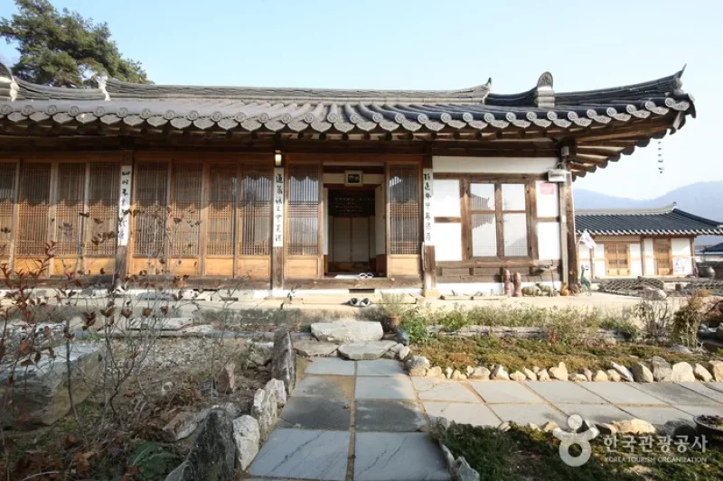 The Old House of Cheongwon (Cheongwondang) (청원당)[한국관광품질인증제/ Korea Quality] (3/12)