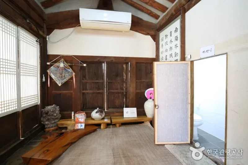 The Old House of Cheongwon (Cheongwondang) (청원당)[한국관광품질인증제/ Korea Quality] (9/12)