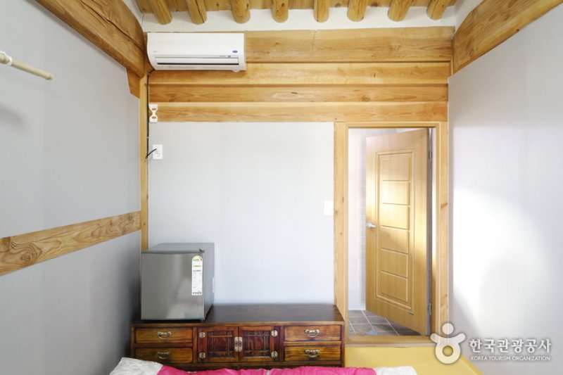 Gyeongju Hanok Ilbeonga (Gyeonju Hanok 1st) (경주 한옥 1번가)[한국관광품질인증제/ Korea Quality] (2/15)