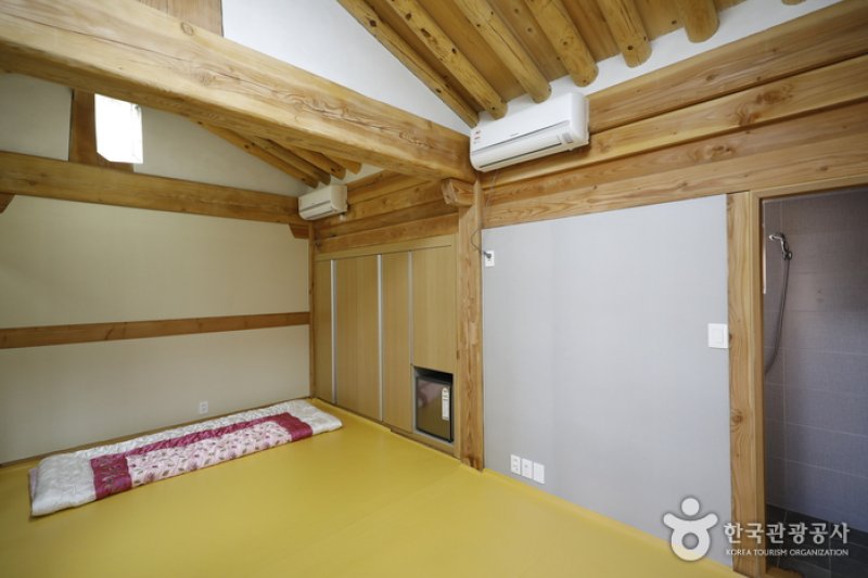 Gyeongju Hanok Ilbeonga (Gyeonju Hanok 1st) (경주 한옥 1번가)[한국관광품질인증제/ Korea Quality] (4/15)