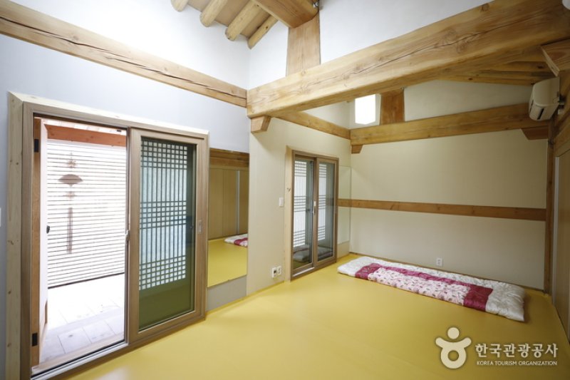 Gyeongju Hanok Ilbeonga (Gyeonju Hanok 1st) (경주 한옥 1번가)[한국관광품질인증제/ Korea Quality] (5/15)
