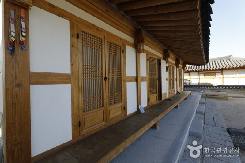 Gyeongju Hanok Ilbeonga (Gyeonju Hanok 1st) (경주 한옥 1번가)[한국관광품질인증제/ Korea Quality] (8/15)