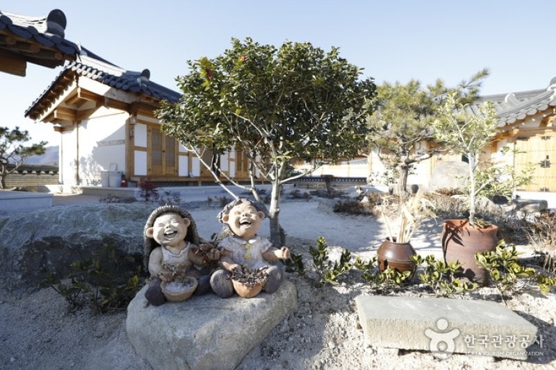 Gyeongju Hanok Ilbeonga (Gyeonju Hanok 1st) (경주 한옥 1번가)[한국관광품질인증제/ Korea Quality] (13/15)
