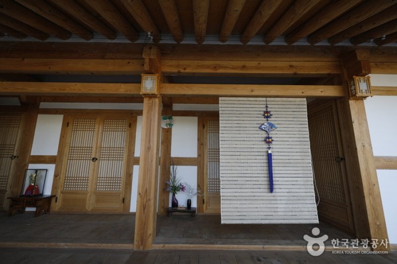 Gyeongju Hanok Ilbeonga (Gyeonju Hanok 1st) (경주 한옥 1번가)[한국관광품질인증제/ Korea Quality] (14/15)
