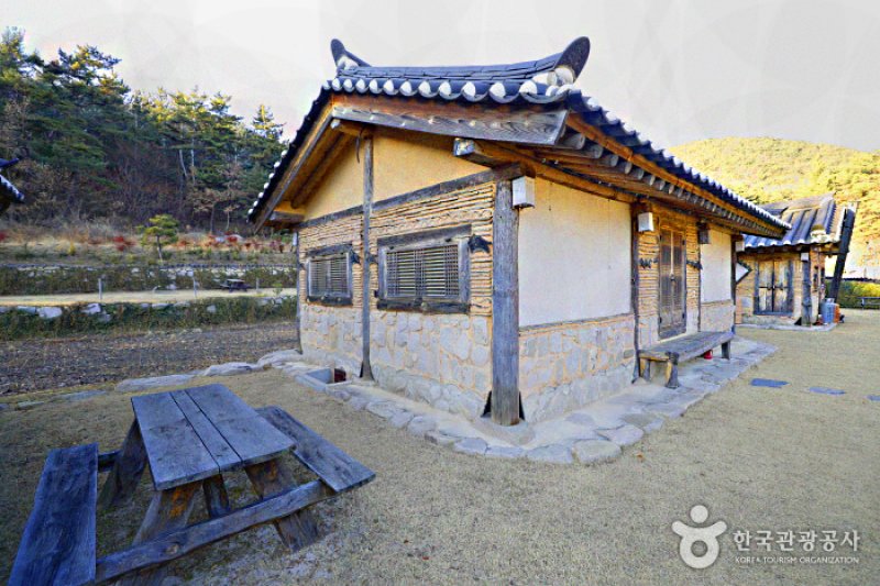 Gyeongju Hanok Pension Gutoran (경주한옥펜션 구토란)[한국관광품질인증제/ Korea Quality] (1/9)