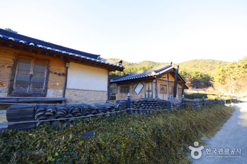 Gyeongju Hanok Pension Gutoran (경주한옥펜션 구토란)[한국관광품질인증제/ Korea Quality] (3/9)