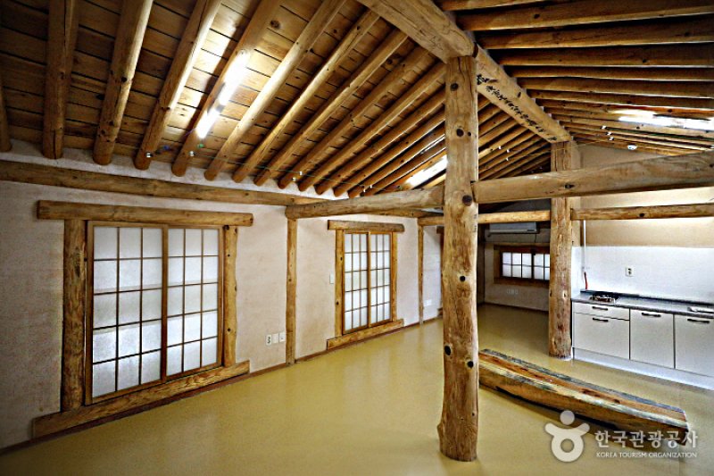 Gyeongju Hanok Pension Gutoran (경주한옥펜션 구토란)[한국관광품질인증제/ Korea Quality] (8/9)