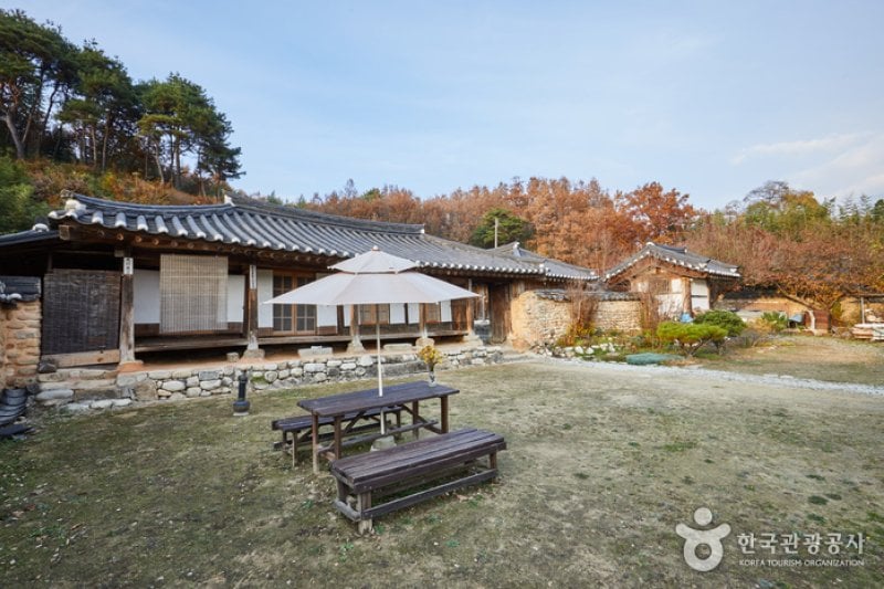 The Old House of Jeong Clan in Woomyeong-ri (Hyo-ri House) (우명리 정씨고가(효리댁))[한국관광품질인증/Korea Quality] (1/13)