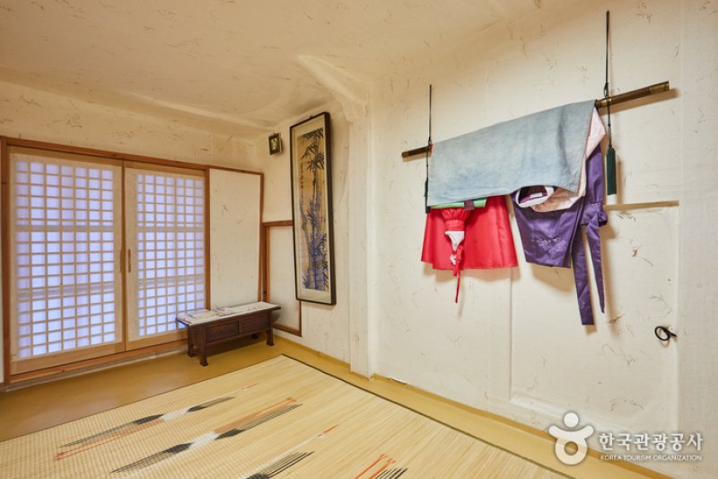 The Old House of Jeong Clan in Woomyeong-ri (Hyo-ri House) (우명리 정씨고가(효리댁))[한국관광품질인증/Korea Quality] (3/13)