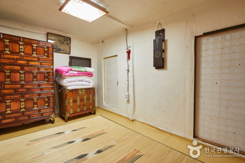 The Old House of Jeong Clan in Woomyeong-ri (Hyo-ri House) (우명리 정씨고가(효리댁))[한국관광품질인증/Korea Quality] (4/13)