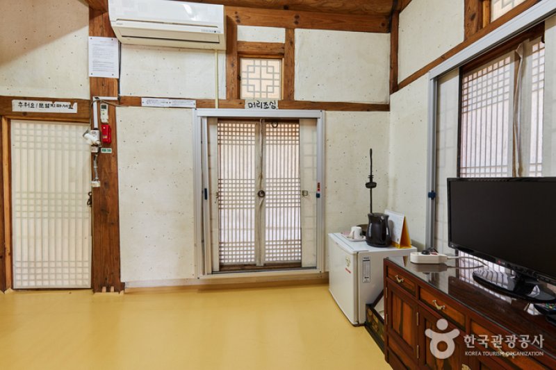 The Old House of Choi Pilgan in Goseong (고성 최필간고택) [한국관광품질인증/Korea Quality] (1/16)