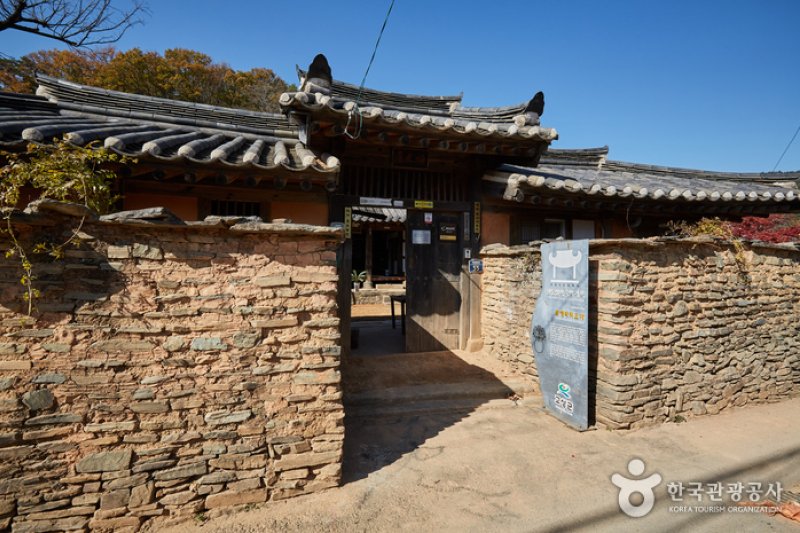 The Old House of Choi Pilgan in Goseong (고성 최필간고택) [한국관광품질인증/Korea Quality] (13/16)