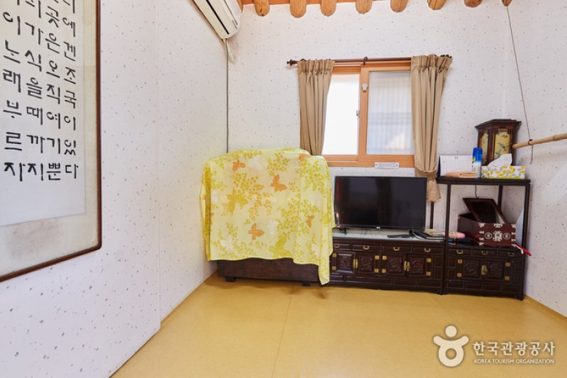 The Old House of Choi Pilgan in Goseong (고성 최필간고택) [한국관광품질인증/Korea Quality] (15/16)