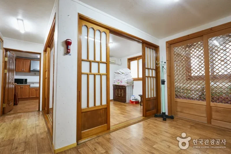 Gaesil Village Farming Association Corporation (Seokjeongdaek House) (개실마을영농조합법인 석정댁)[한국관광품질인증제/ Korea Quality] (1/11)