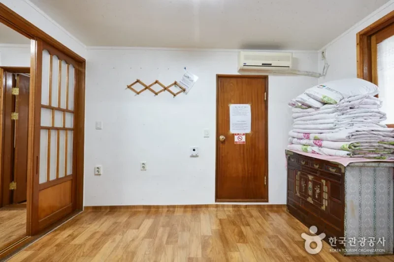 Gaesil Village Farming Association Corporation (Seokjeongdaek House) (개실마을영농조합법인 석정댁)[한국관광품질인증제/ Korea Quality] (2/11)