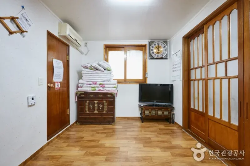 Gaesil Village Farming Association Corporation (Seokjeongdaek House) (개실마을영농조합법인 석정댁)[한국관광품질인증제/ Korea Quality] (3/11)