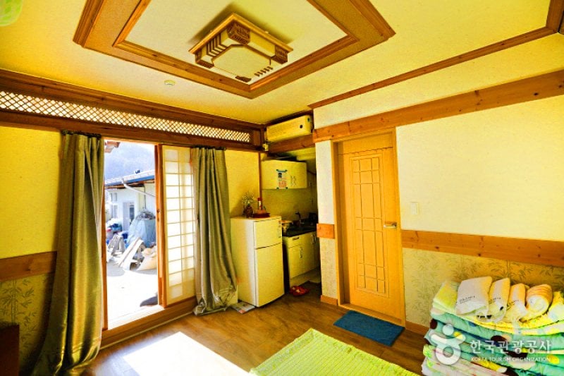 Long-running Motgoldaek House (개실마을영농조합법인 못골댁)[한국관광품질인증제/ Korea Quality] (4/8)