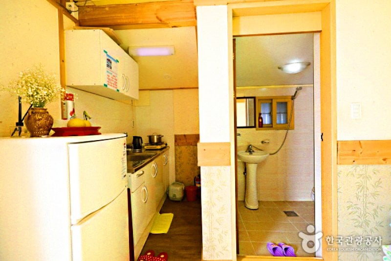 Long-running Motgoldaek House (개실마을영농조합법인 못골댁)[한국관광품질인증제/ Korea Quality] (5/8)