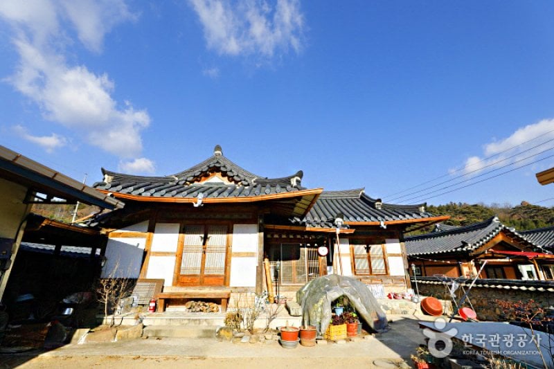 Long-running Motgoldaek House (개실마을영농조합법인 못골댁)[한국관광품질인증제/ Korea Quality] (6/8)