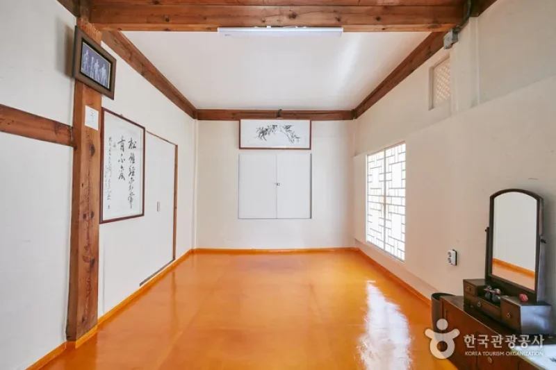 Songjeong Gotaek (The Old House of Songjeong)(송정고택)[한국관광품질인증/Korea Quality] (2/16)