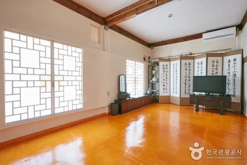 Songjeong Gotaek (The Old House of Songjeong)(송정고택)[한국관광품질인증/Korea Quality] (3/16)