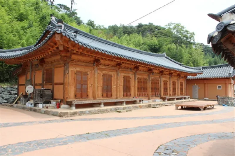 Yeonpung Gotaek (the Old House of Munchung) (연풍고택/문충고가)[한국관광품질인증제/ Korea Quality] (1/23)