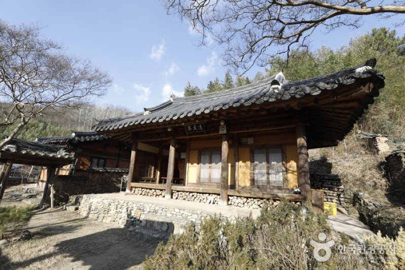 Chuwoojae House (개실마을 영농조합법인 추우재)[한국관광품질인증제/ Korea Quality] (1/12)