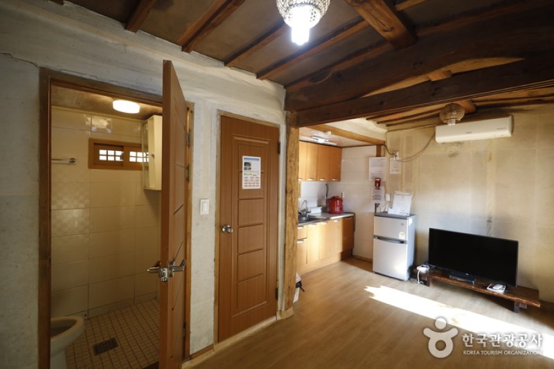 Chuwoojae House (개실마을 영농조합법인 추우재)[한국관광품질인증제/ Korea Quality] (2/12)
