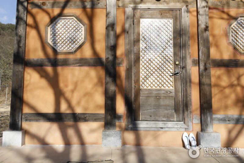 Chuwoojae House (개실마을 영농조합법인 추우재)[한국관광품질인증제/ Korea Quality] (5/12)