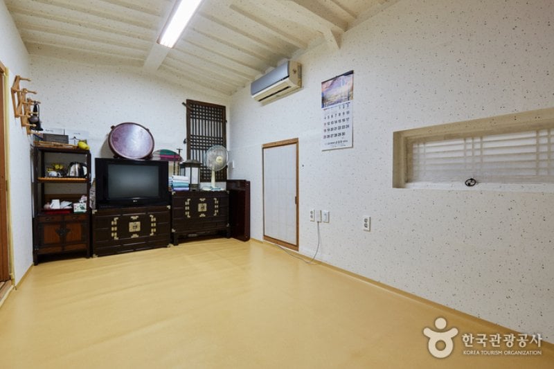 Andong Gotaek Isangru (Taejangtaesa of the Andong Kim Clan)(안동고택 이상루) [한국관광품질인증/Korea Quality] (2/16)