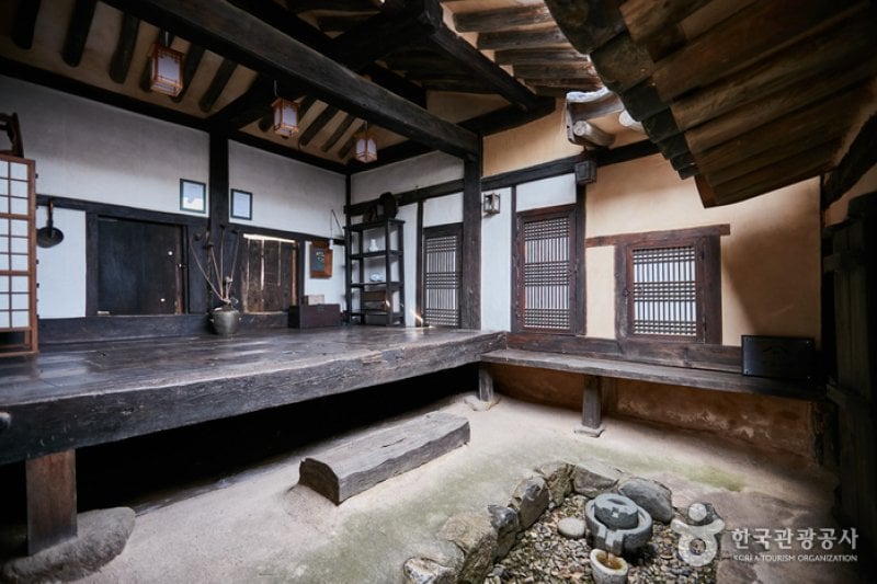 The Seongcheondaek House (주왕산 성천댁) [한국관광품질인증제/ Korea Quality] (1/12)