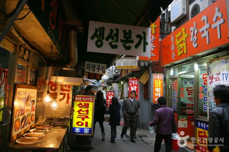 Dongdaemun Dak Hanmari Alley (서울 동대문 닭한마리 골목) (3/6)