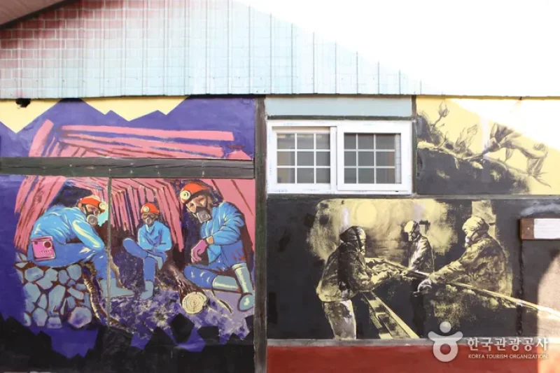 Taebaek Sangjang-dong Mural Village  (1/8)