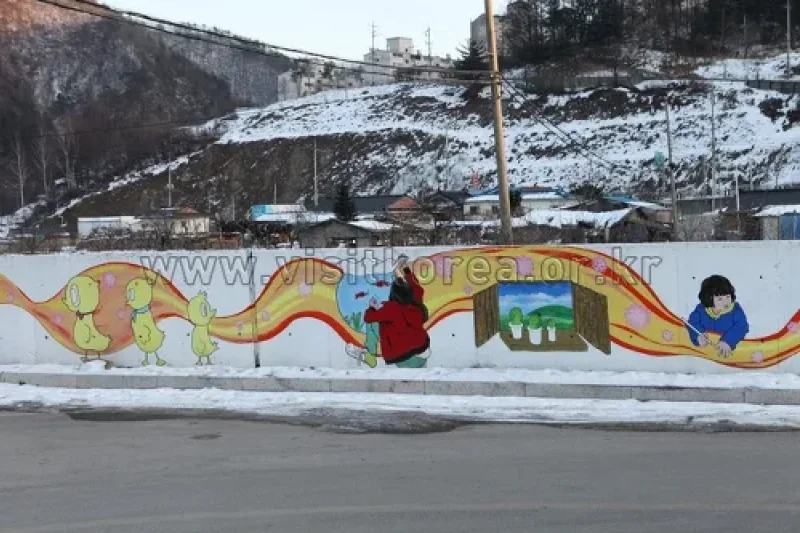 Taebaek Sangjang-dong Mural Village  (3/8)