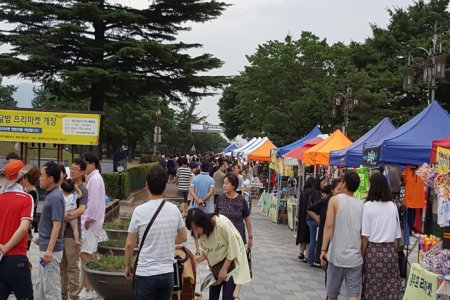 Gyeongju Free Market Bonghwang Jangte (경주 프리마켓 봉황장터)