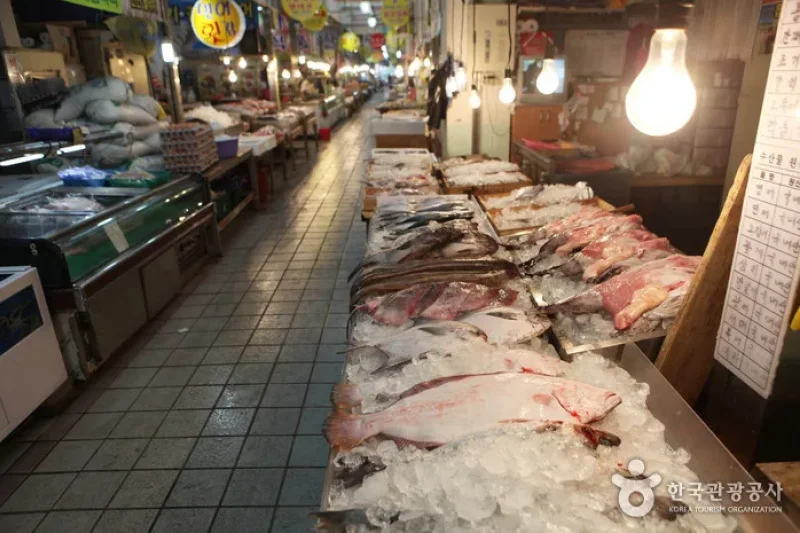 Mokpo Jayu Market (Namjin Night Market) (목포 자유시장 (남진야시장))