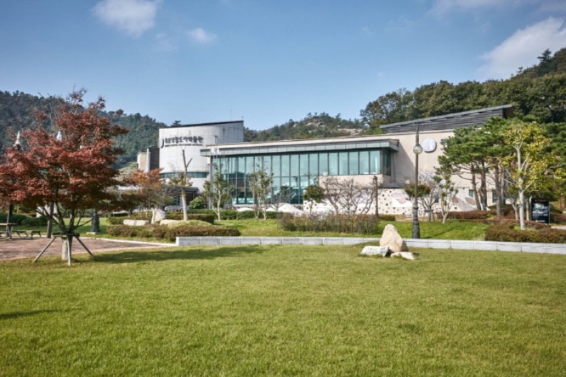 Gatbawi Culture Town (갓바위 문화타운) (4/9)