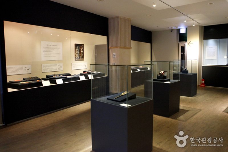 Byeokbong Korea Jewelry Museum (벽봉한국장신구박물관) (5/12)