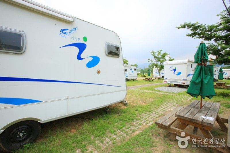 Jaraseom Island Auto Campground (자라섬오토캠핑장) (4/6)