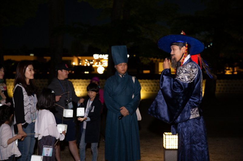 Walk with a King (전주 한옥마을 경기전 왕과의 산책) (2/9)