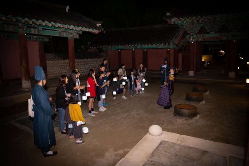 Walk with a King (전주 한옥마을 경기전 왕과의 산책) (3/9)