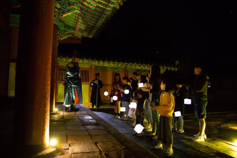 Walk with a King (전주 한옥마을 경기전 왕과의 산책) (4/9)