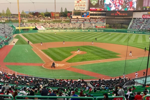 May: Baseball picnic filled with happiness and dream