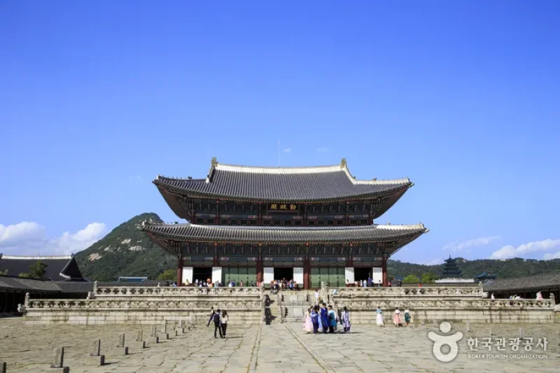 Gyeongbokgung Palace Special Evening Admission  (1/4)