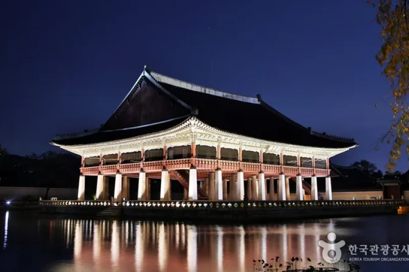 Gyeongbokgung Palace Special Evening Admission  (3/4)